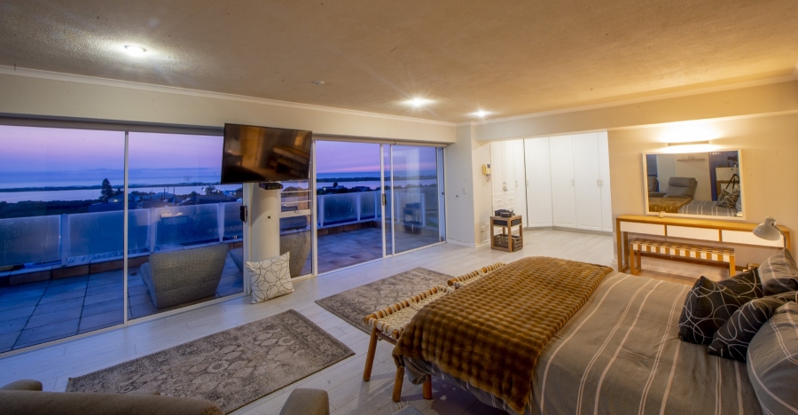 9 Bedroom Property for Sale in Poortjies Western Cape